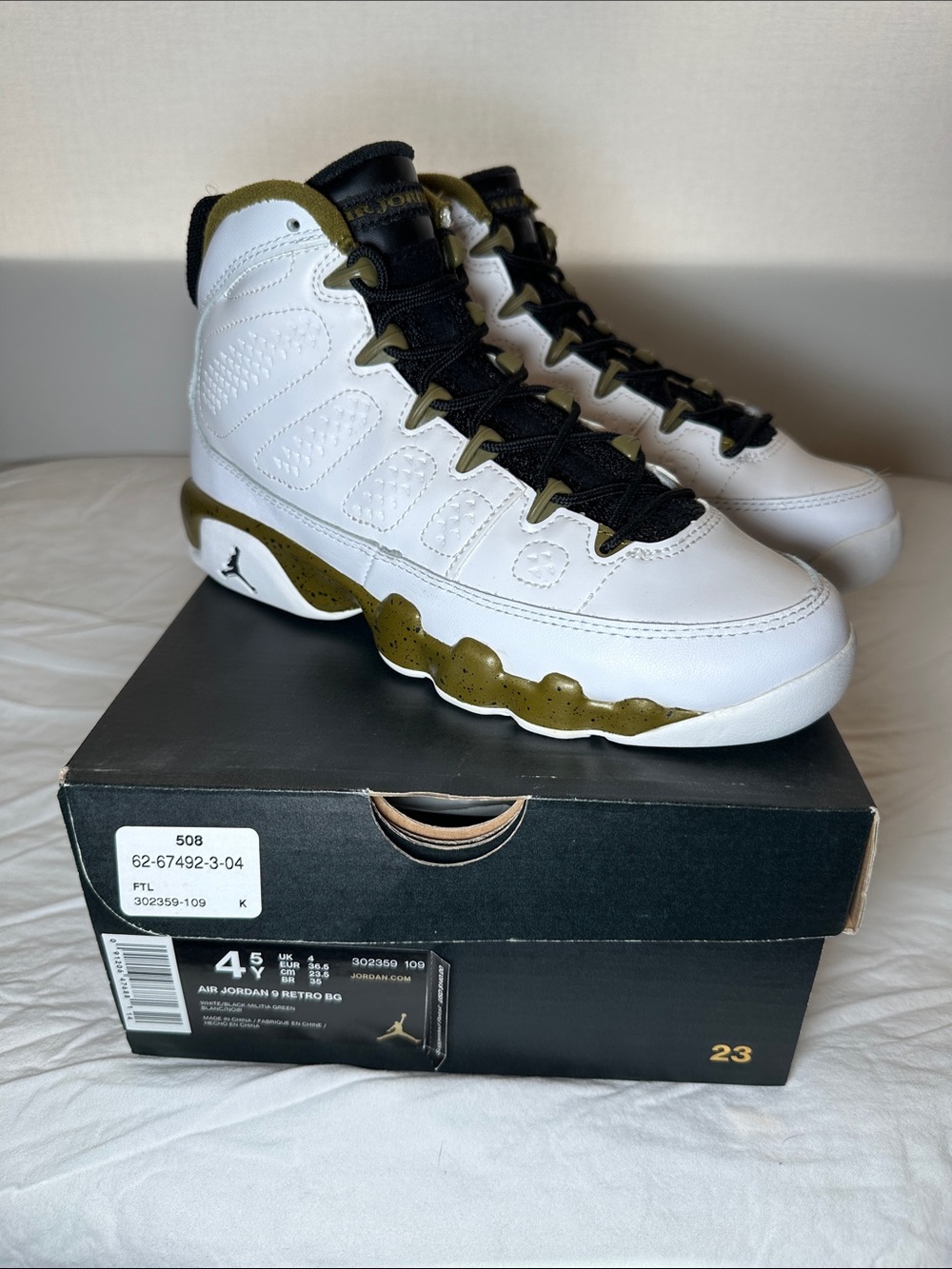 Air Jordan 9 Retro BG Statue